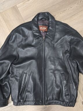 Men's Black Leather Bomber Jacket - Classic Zip Front